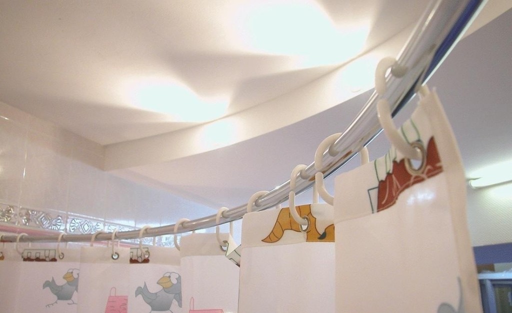 карнизы в ванную